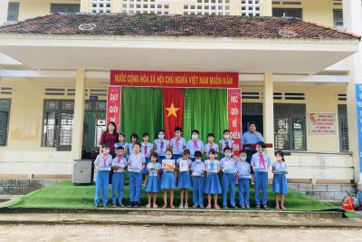 Sinh hoạt dưới cờ: Chào mừng ngày Nhà giáo Việt Nam 20-11